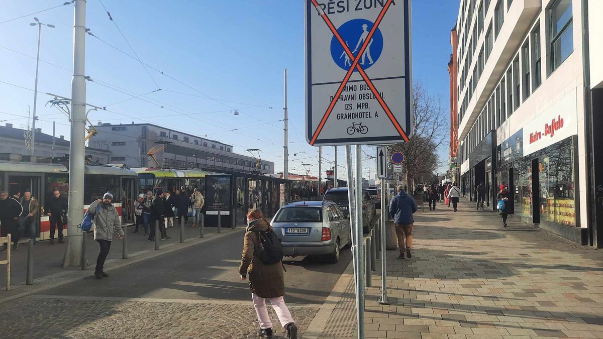V Brně zrušili pěší zónu před nádražím. Jako první v ČR zde chtějí zavést sdílenou zónu